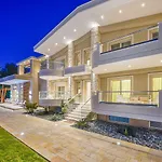 Lobelia Luxury Ξενοδοχείο με διαμερίσματα 4*