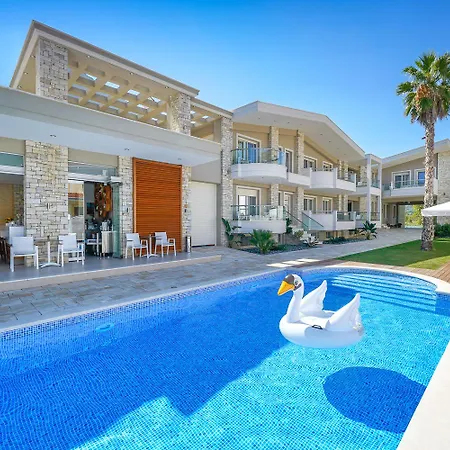 Lobelia Luxury Apartahotel 4*