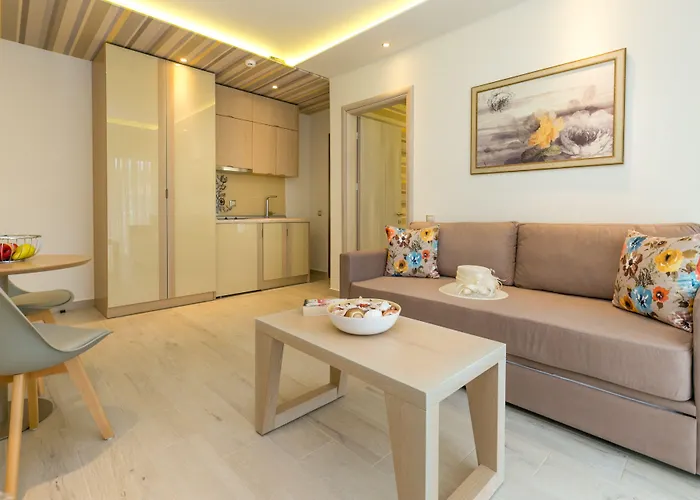 Ξενοδοχείο με διαμερίσματα Lobelia Luxury 4*